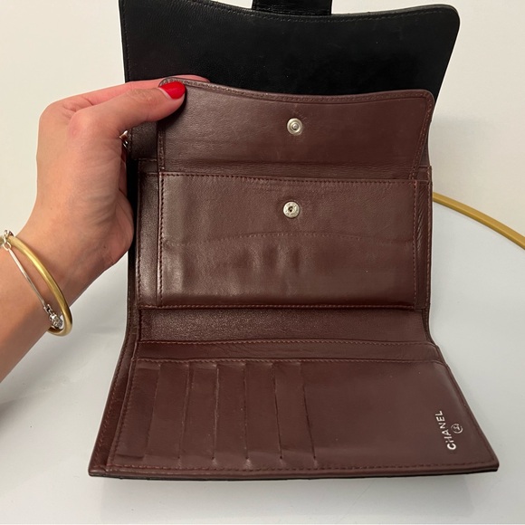 Chanel trifold Authentic- 500 USD/750 Cad - Picture 13 of 14